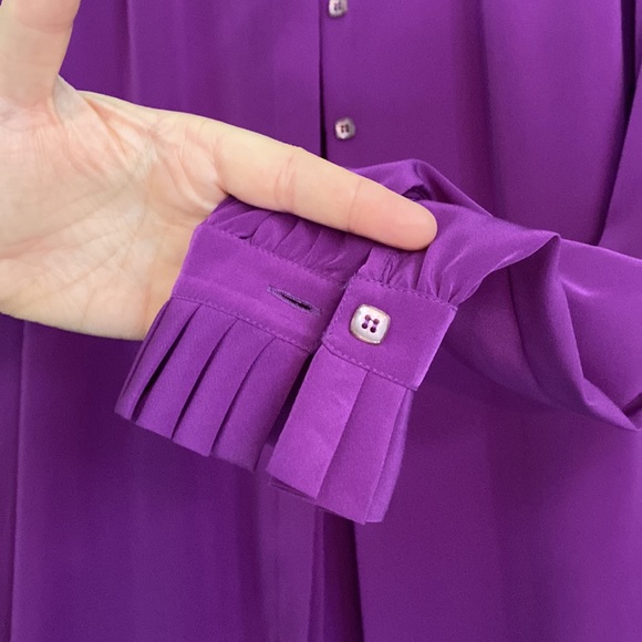 ST. JOHN royal purple high neck blouse with covered buttons & ruffle detail - Picture 5 of 12